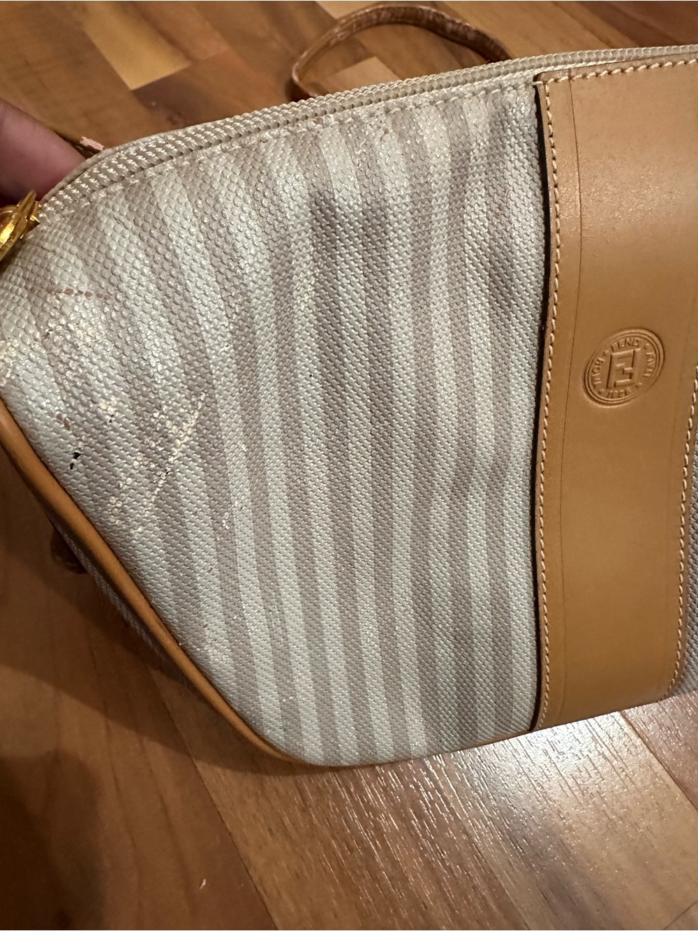 💯 Authentic Fendi Cream and Tan Leather-Trim Saddle Bag - Old and worn. - Picture 9 of 9